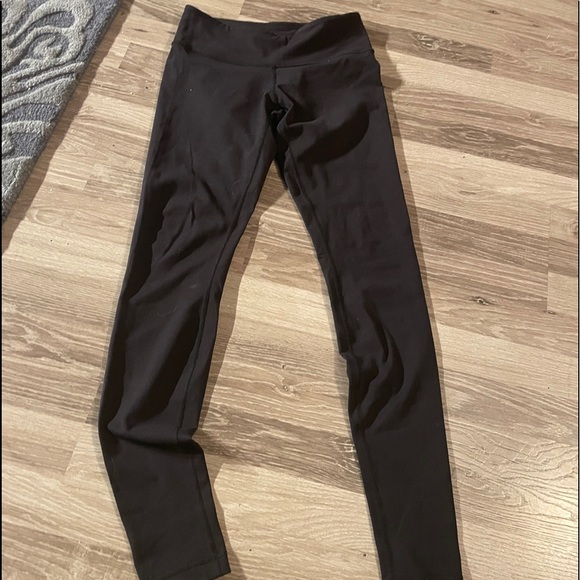 Lululemon Black Wunder Under Leggings! - Picture 3 of 4